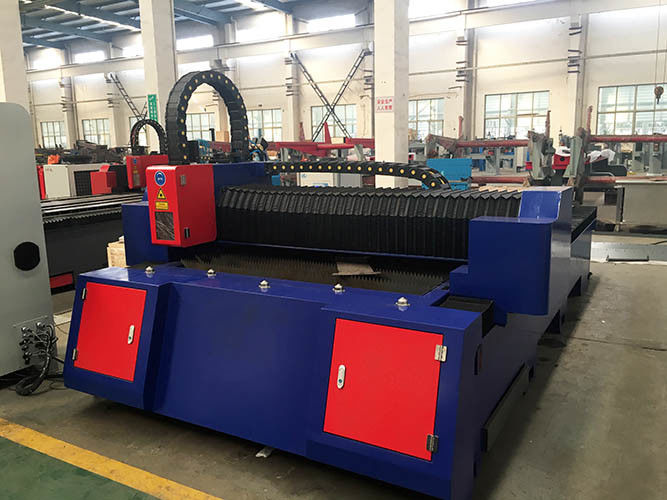 500W Carbon CNC Steel Cutting Machine , 1500X3000mm Laser Metal Cutting Equipment