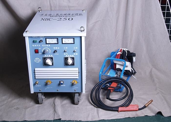 CO2 Gas Shielded Portable Welding MachineTapped Type MIG / MAG  250A For Carbon Steel